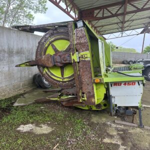 Claas Jaguar 890 self-propelled forage harvester.